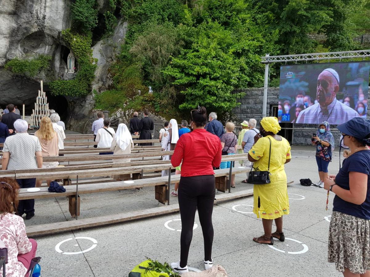 Villa Bigorra Lourdes Centre Le Sanctuaire La Grotte , Parking Kültér fotó